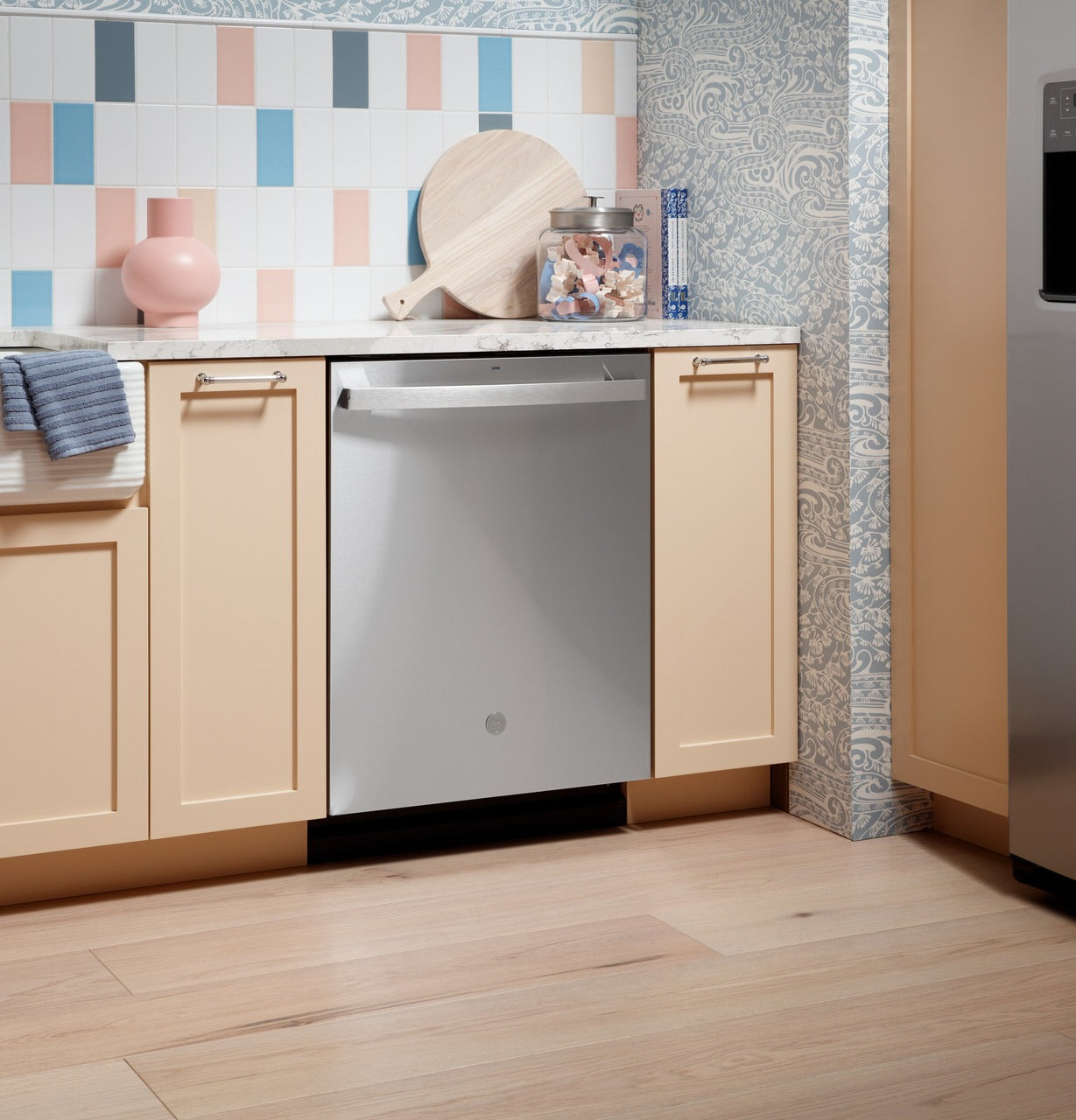 GDT670SMVES 24-in ENERGY STAR Top‑Control Dishwasher with Stainless‑Steel Interior, Dry Boost & 3rd Rack Slate