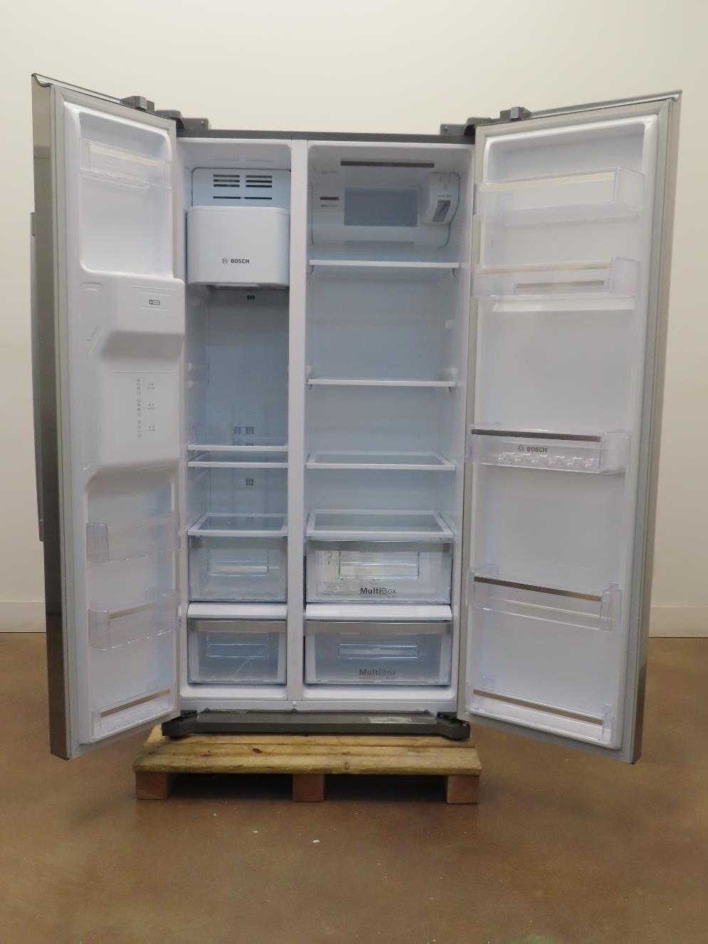 Bosch 300 Series B20CS30SNS 36" Side by Side Water Dispenser Refrigerator Pics