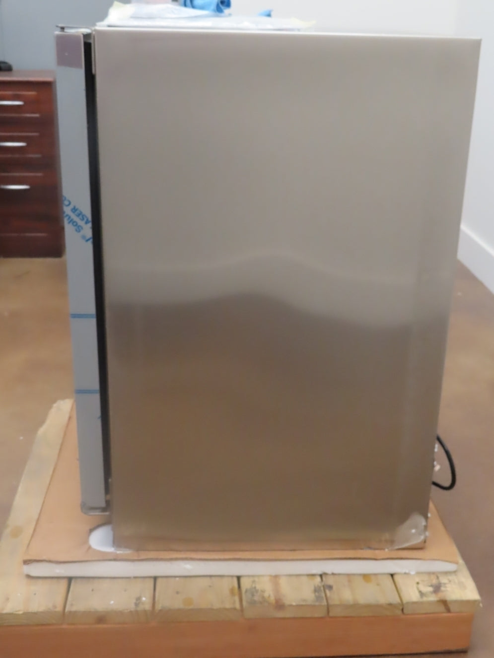 Lynx Professional Grill Series LM24REFR 24" Compact Stainless Refrigerator