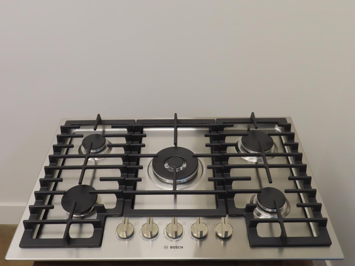 Bosch 800 Series NGM8058UC 30" Stainless Steel Gas Cooktop with 5 Sealed Burners