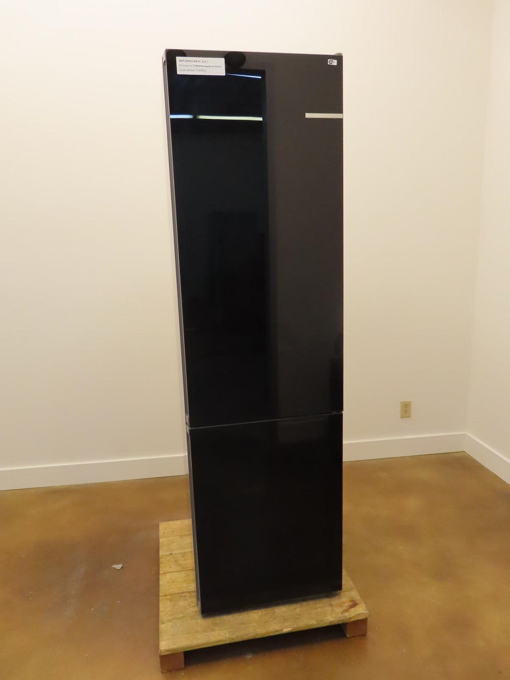 Bosch 800 Series B24CB80ESB 24" Freestanding Smart Black Glass Refrigerator