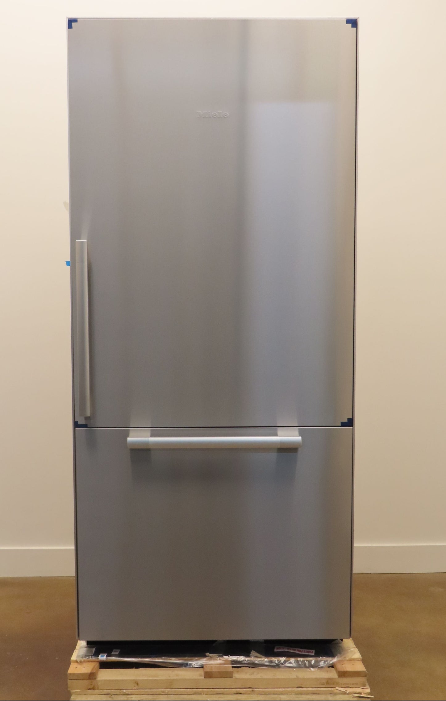 Miele MasterCool Series KF2902SF 36" Built-In Bottom-Freezer Refrigerator Pics